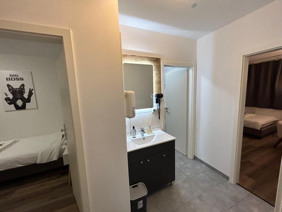 Messe Hv-1 Appartement Düsseldorf Buitenkant foto