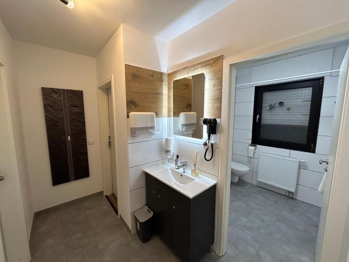 Messe Hv-1 Appartement Düsseldorf Buitenkant foto