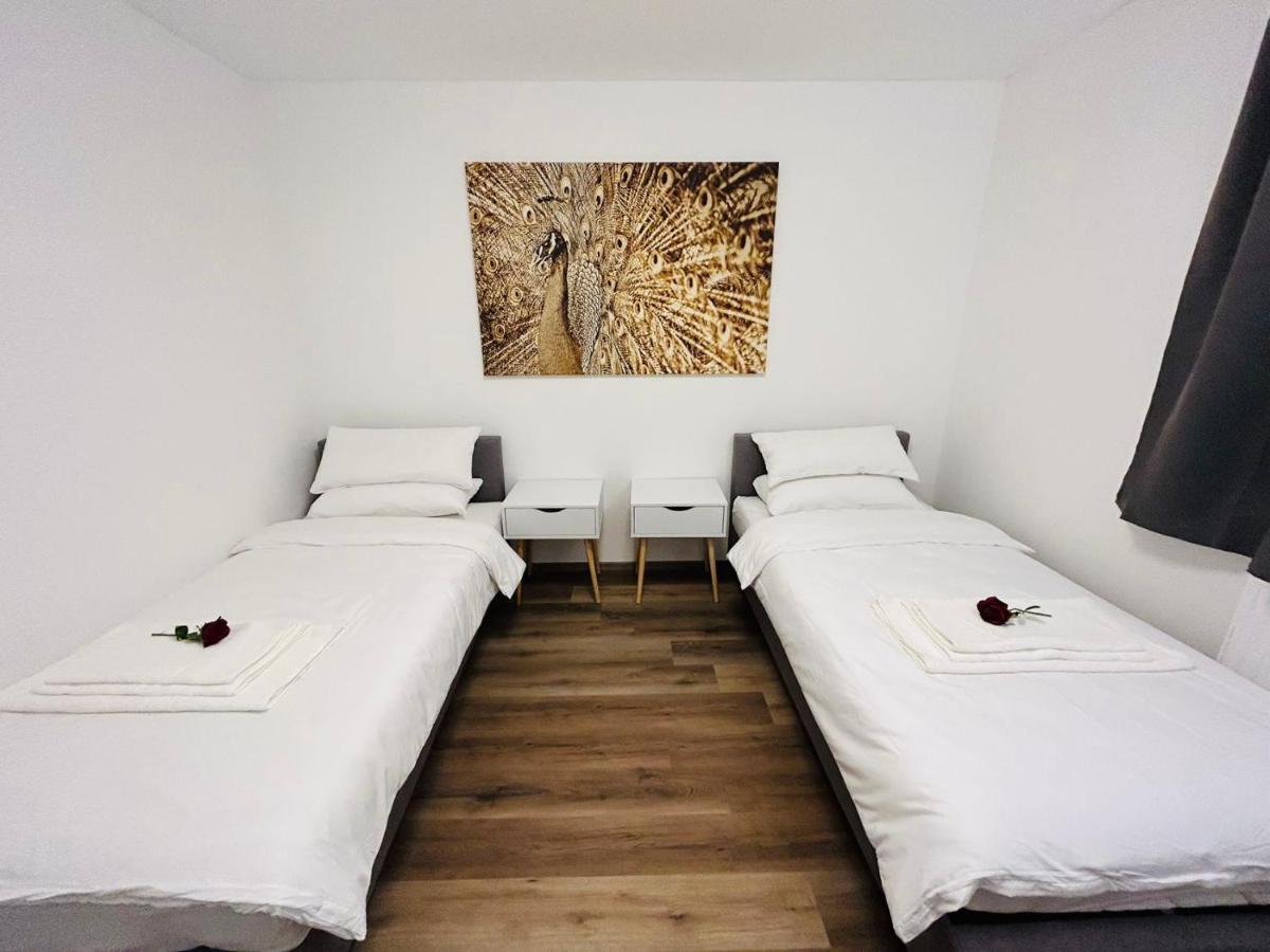 Messe Hv-1 Appartement Düsseldorf Buitenkant foto