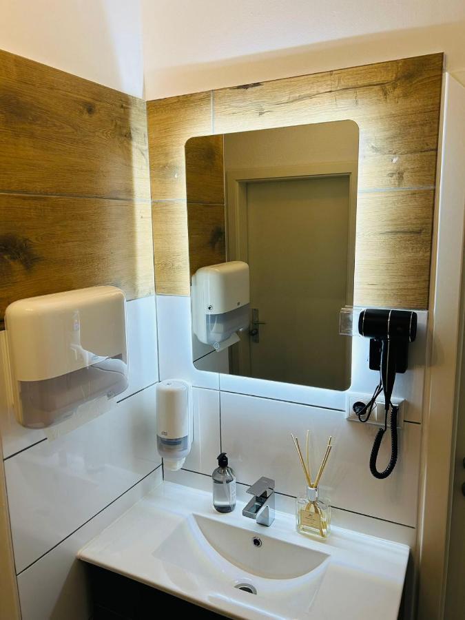 Messe Hv-1 Appartement Düsseldorf Buitenkant foto